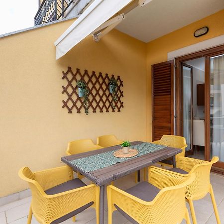 Apartment Mare Porec Esterno foto
