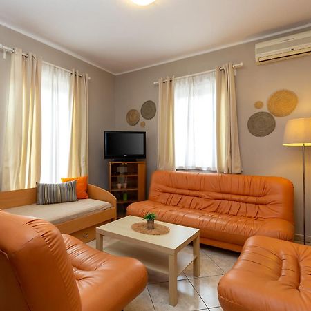 Apartment Mare Porec Esterno foto